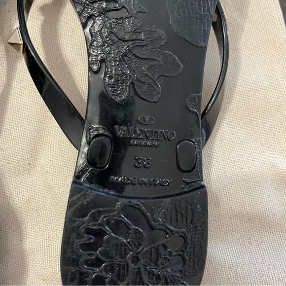 LIKE NEW VALENTINO ROCKSTUD FLIP FLOP SIZE 38/8 - Picture 3 of 7